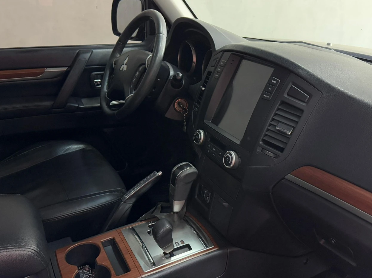 MITSUBISHI PAJERO FULL