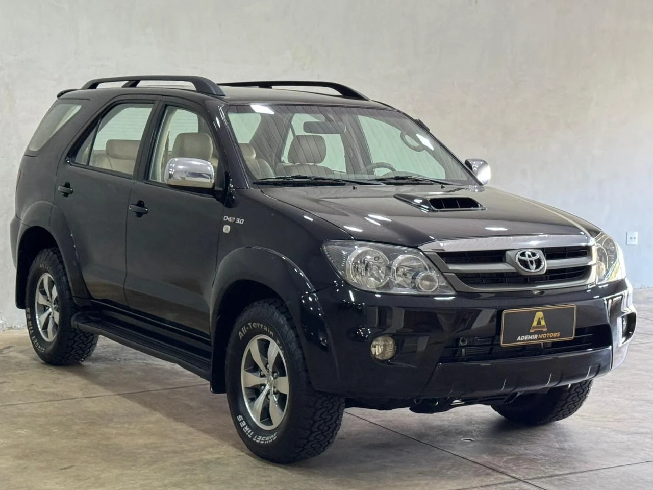 TOYOTA HILUX SW4