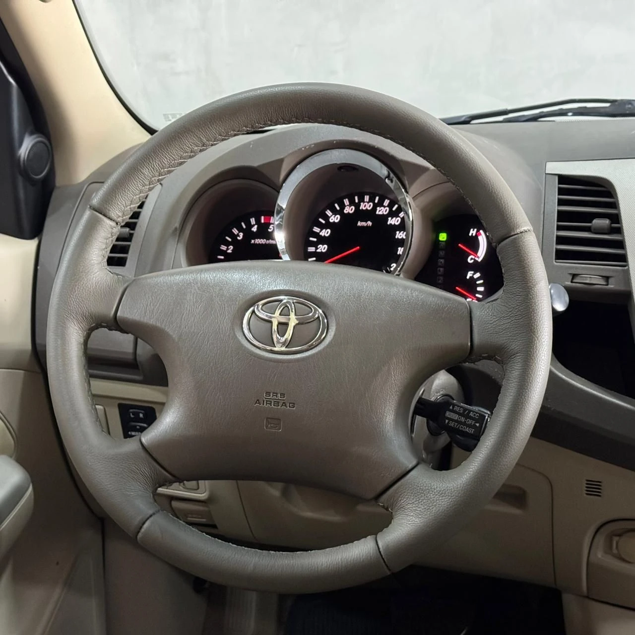 TOYOTA HILUX SW4