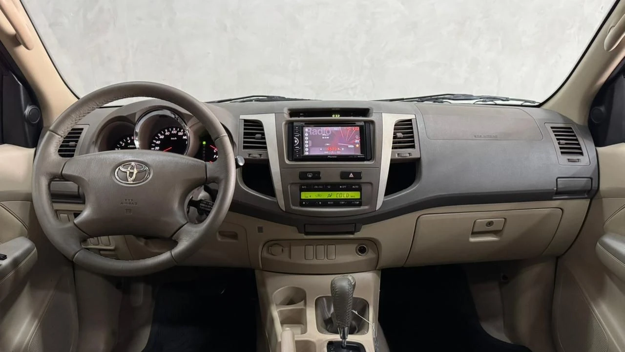 TOYOTA HILUX SW4
