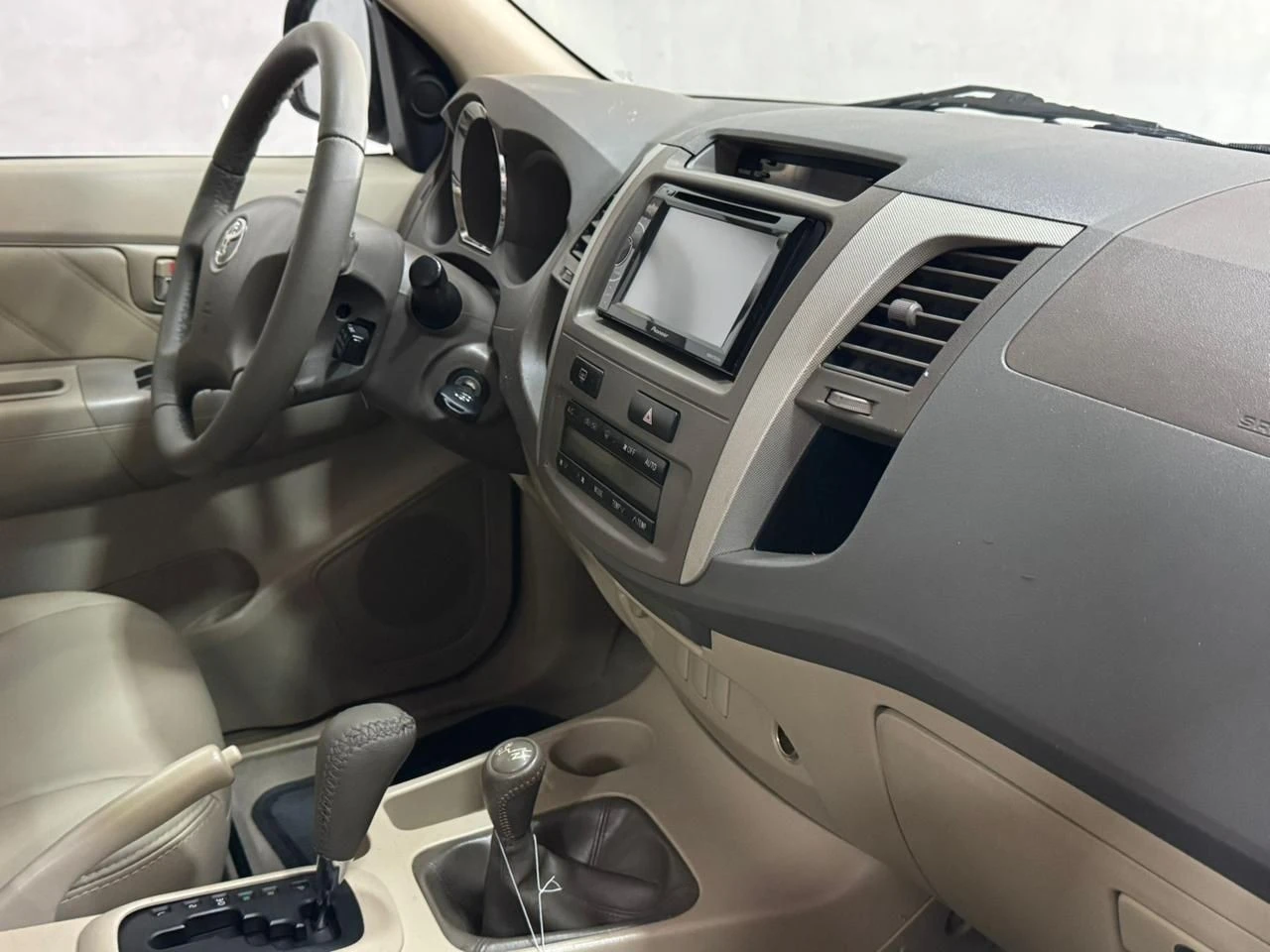 TOYOTA HILUX SW4