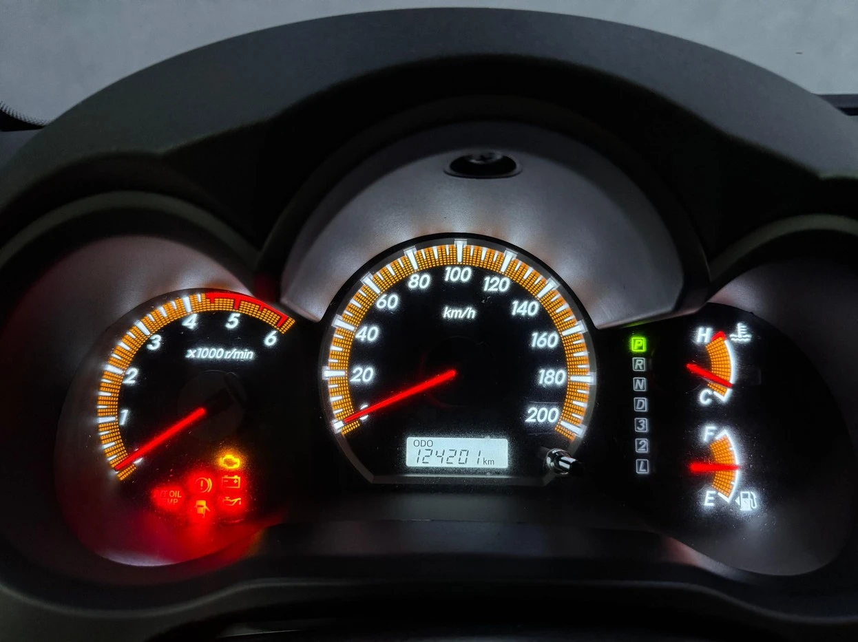 TOYOTA HILUX