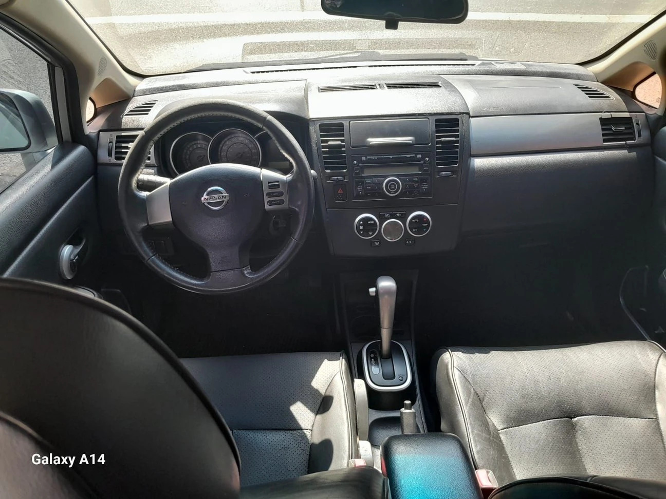 NISSAN TIIDA