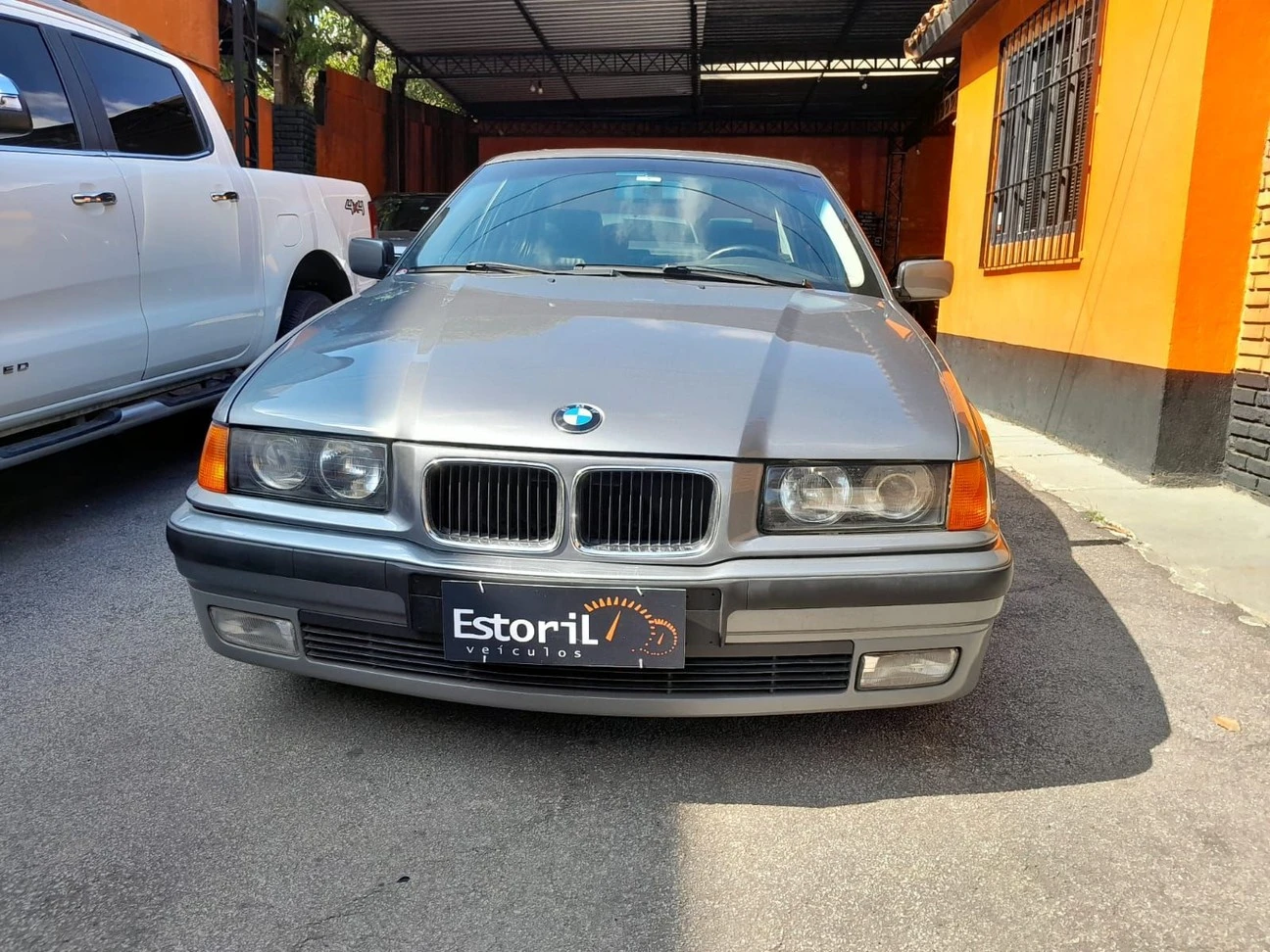 BMW 325i