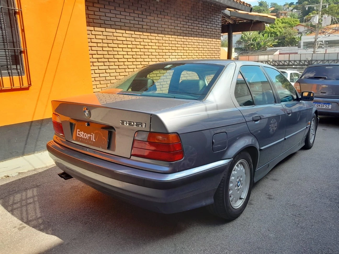 BMW 325i