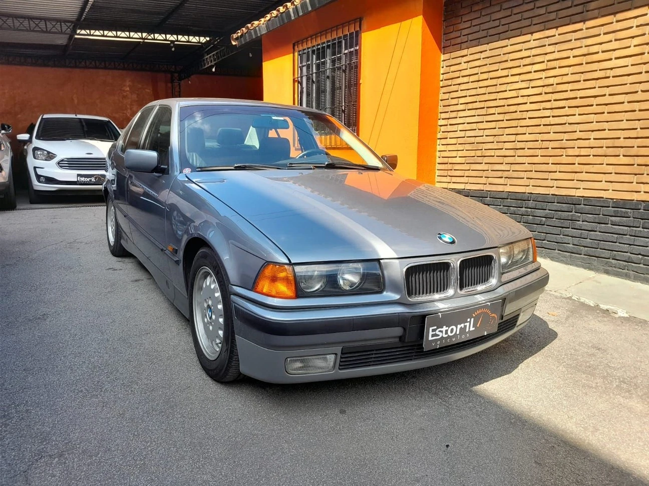 BMW 325i