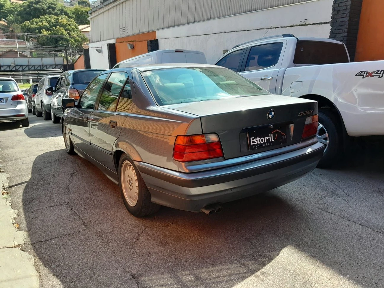 BMW 325i