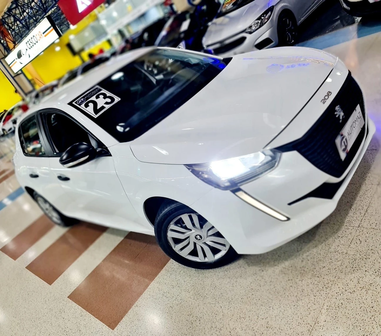 PEUGEOT 208