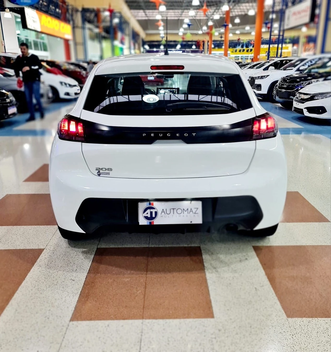 PEUGEOT 208