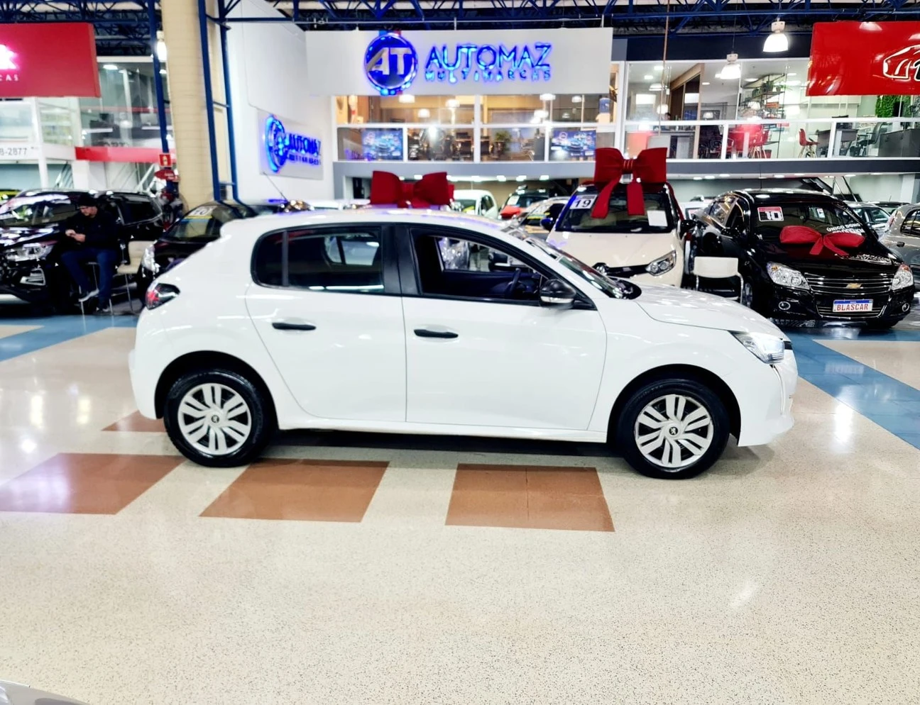 PEUGEOT 208