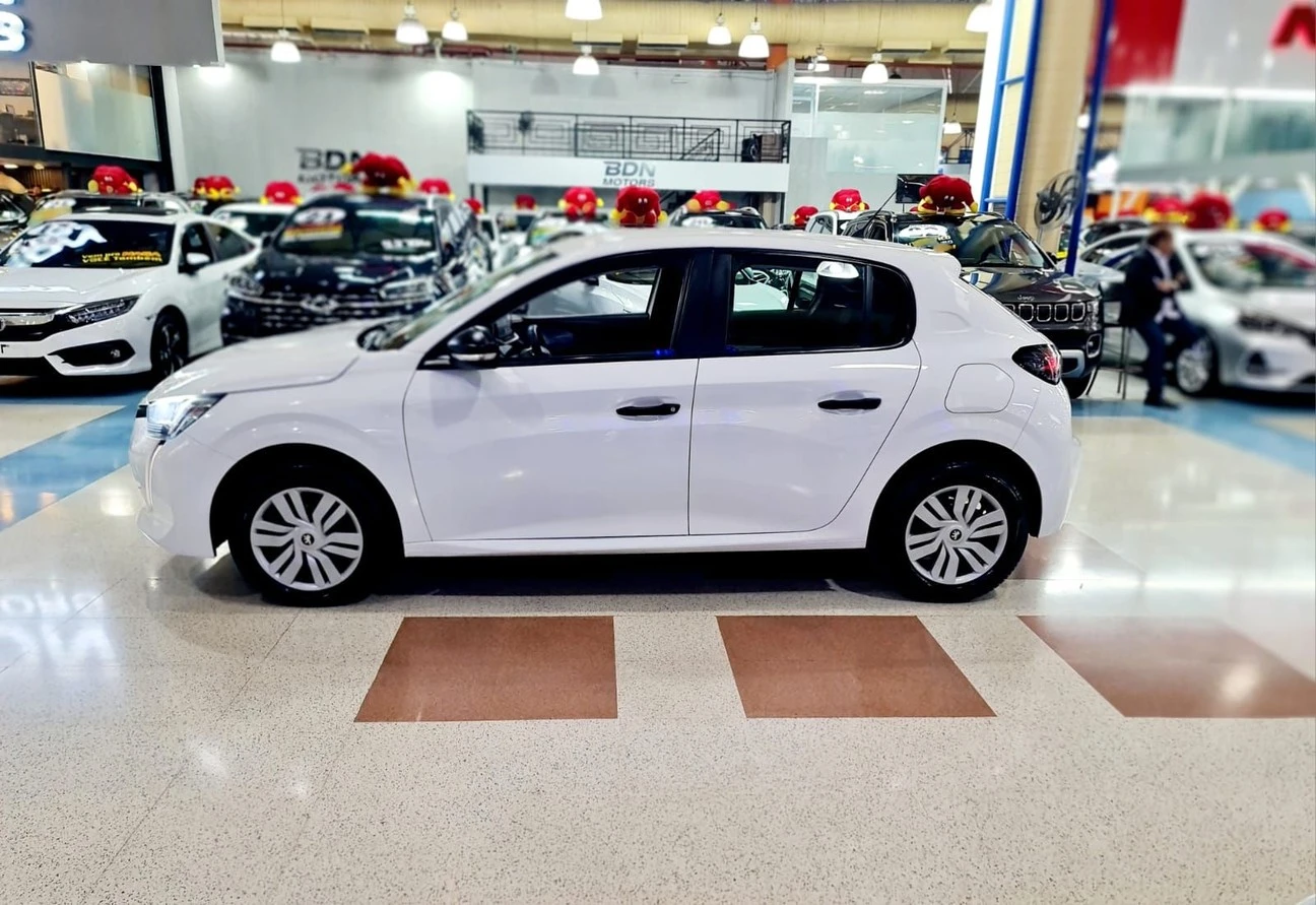PEUGEOT 208