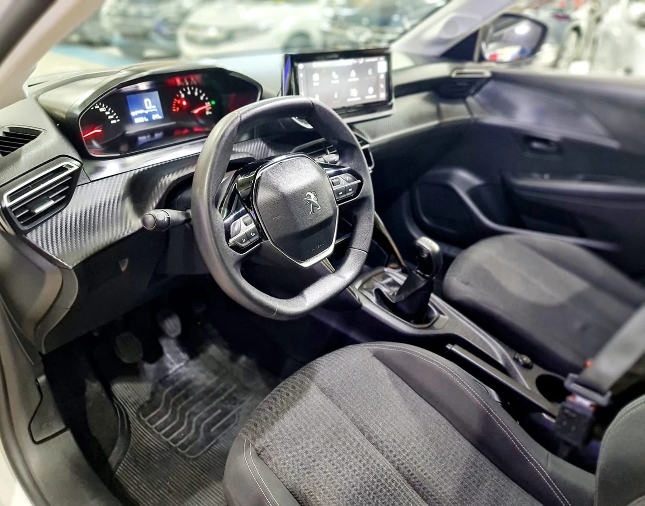 PEUGEOT 208