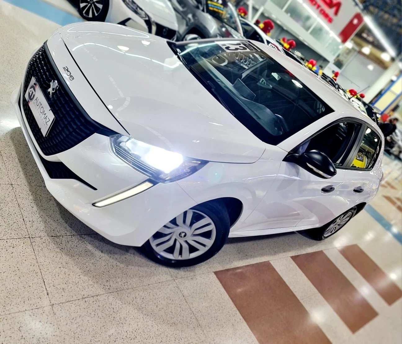 PEUGEOT 208