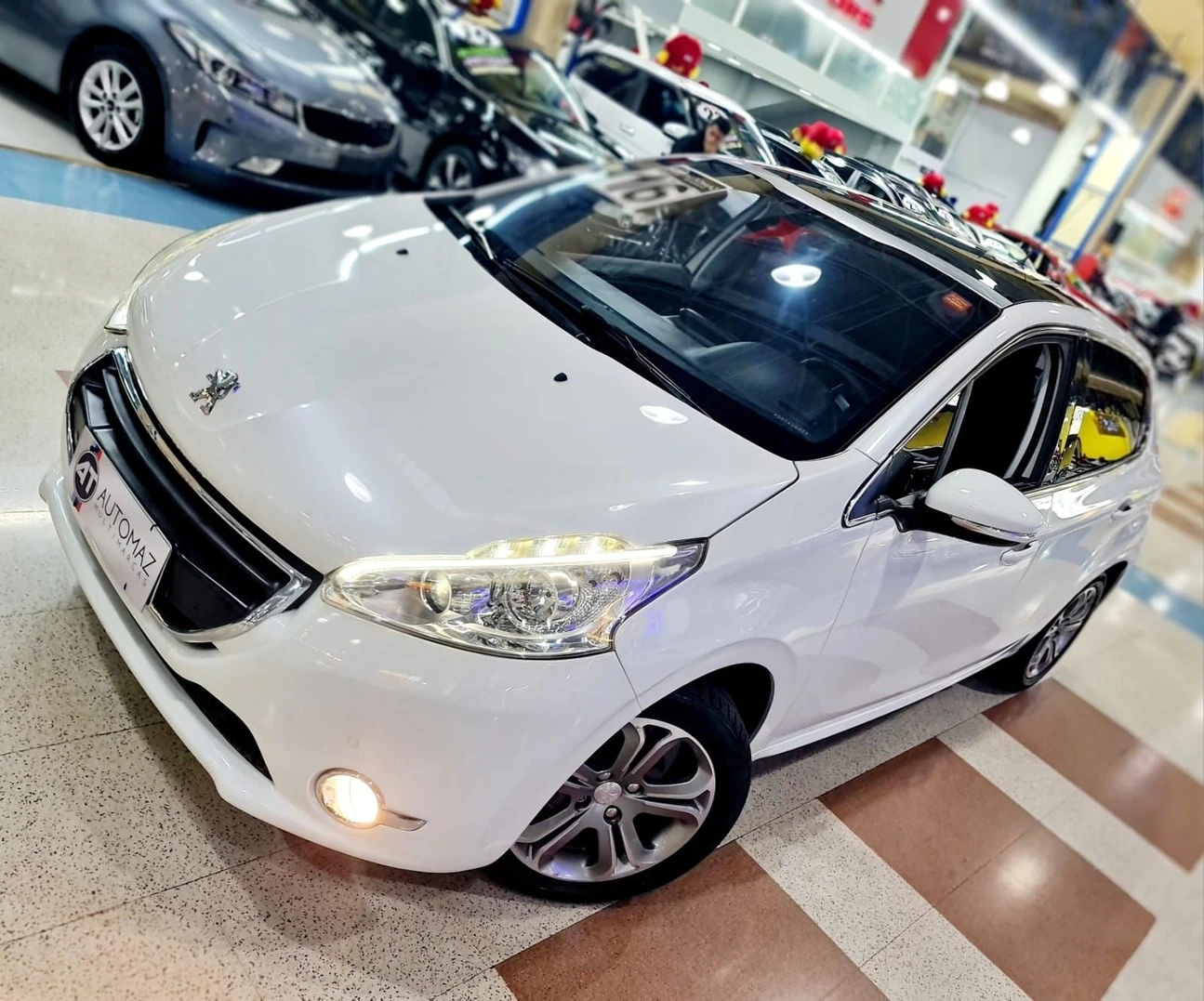 PEUGEOT 208