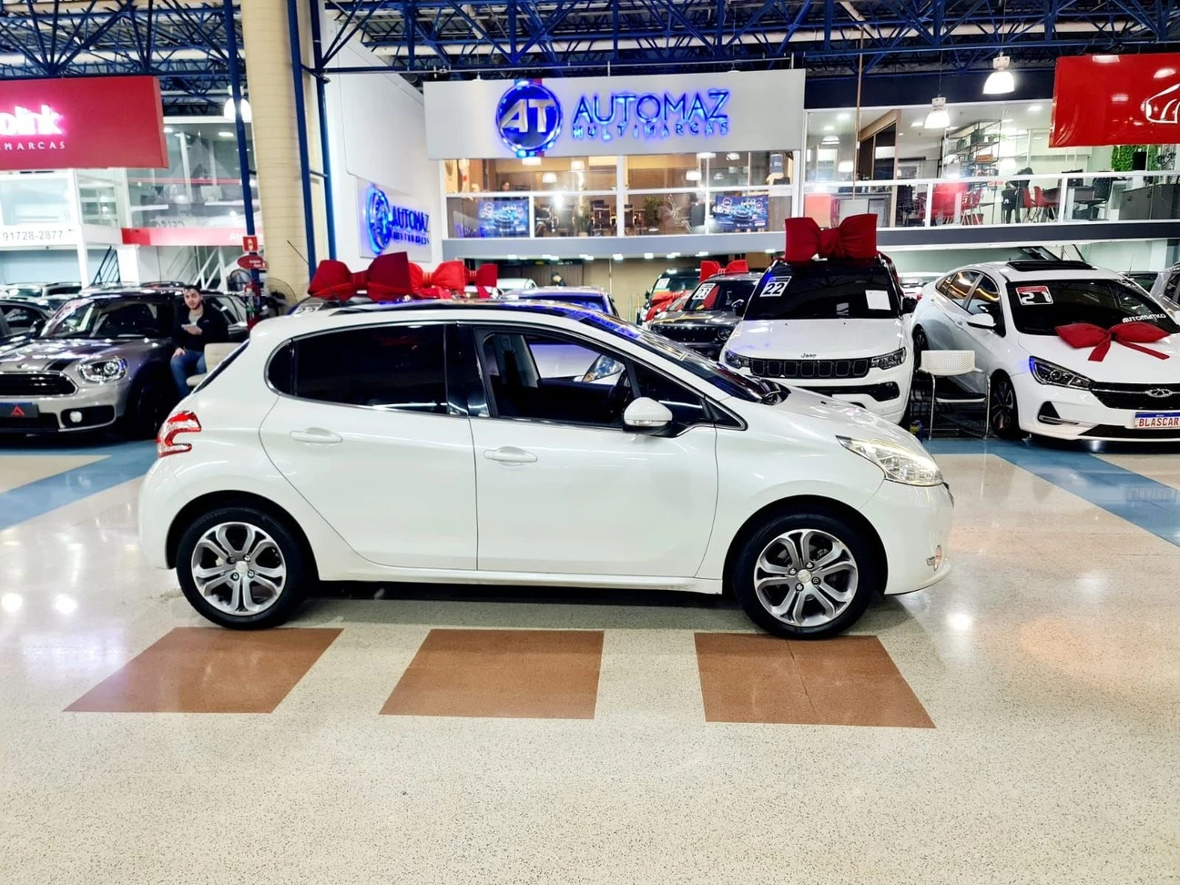 PEUGEOT 208