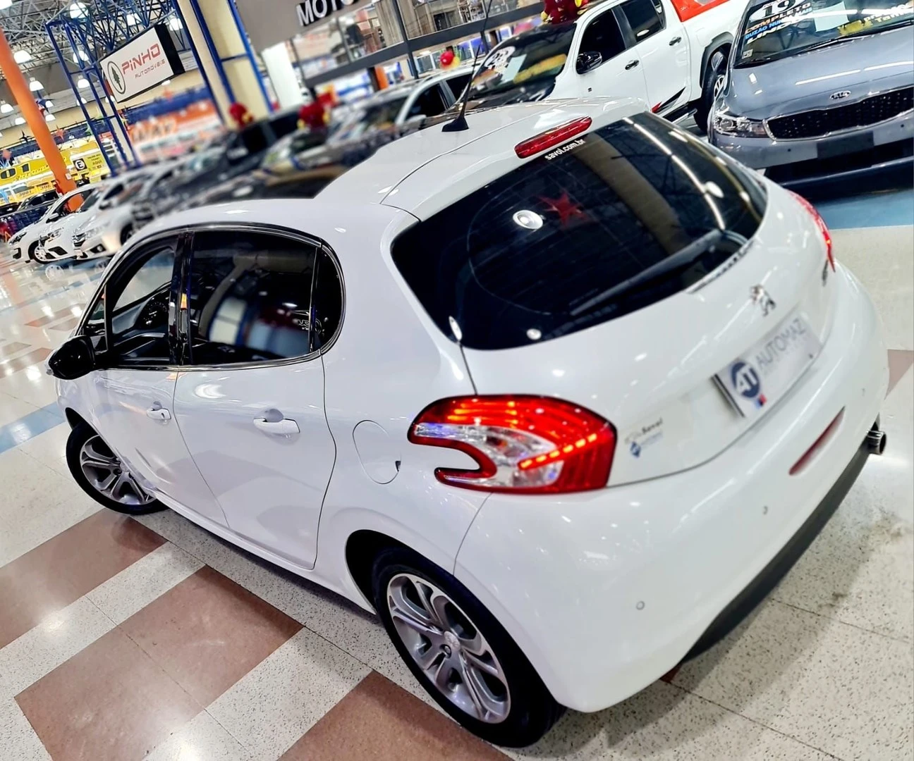 PEUGEOT 208