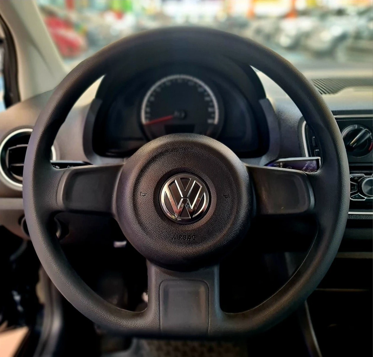 VOLKSWAGEN UP