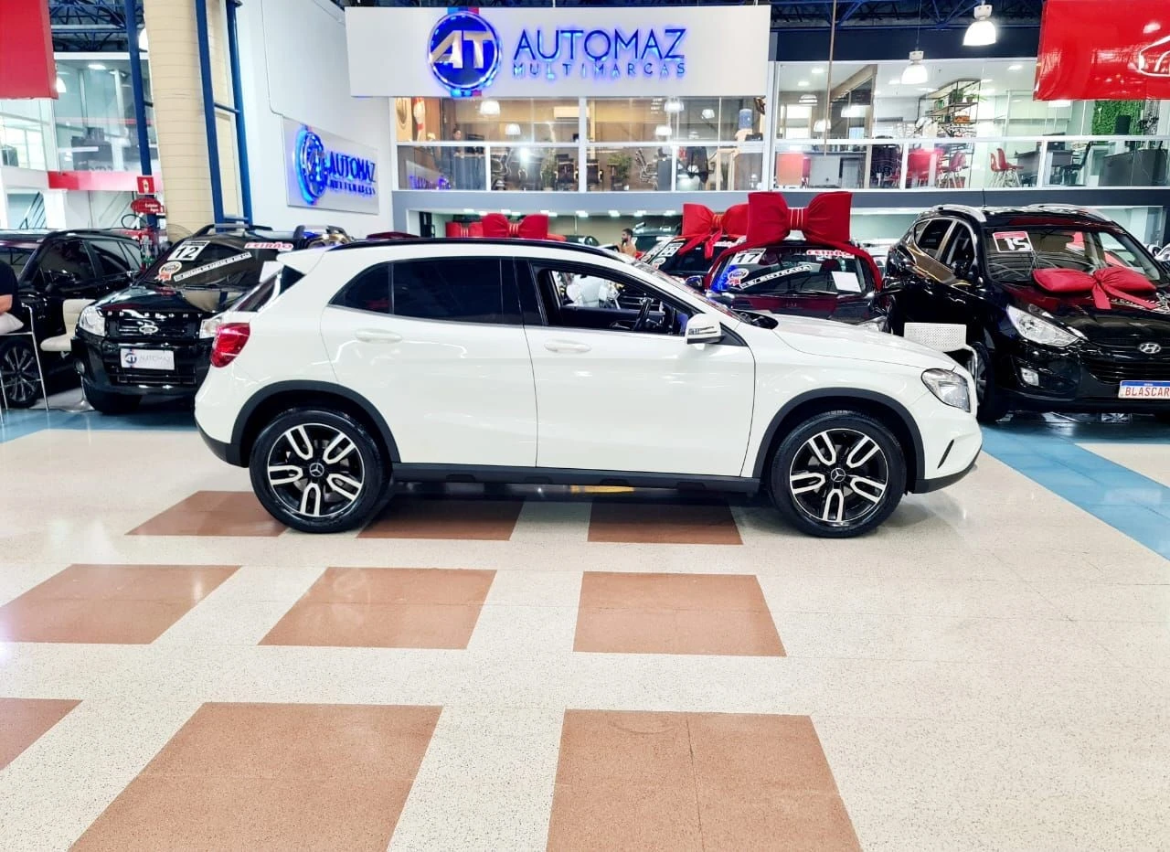 MERCEDES-BENZ GLA 200