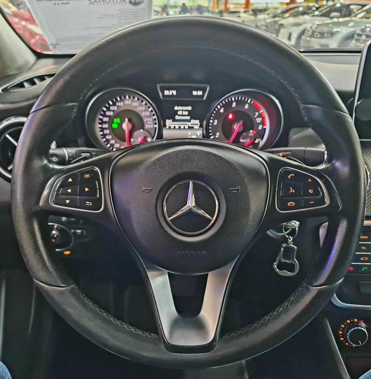 MERCEDES-BENZ GLA 200