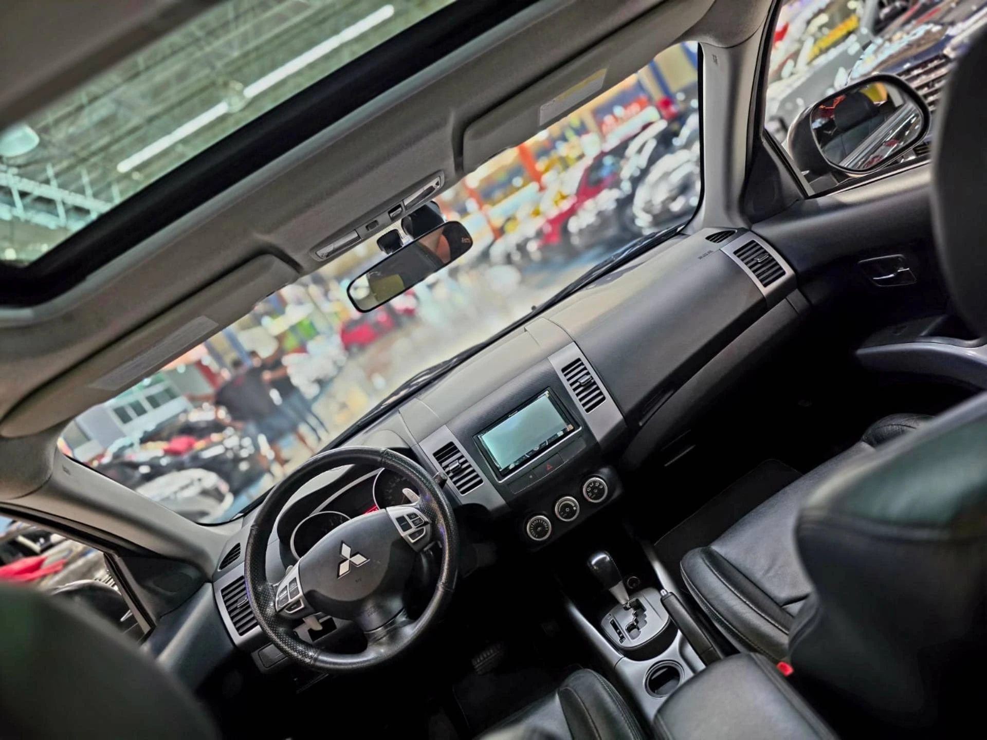 MITSUBISHI OUTLANDER