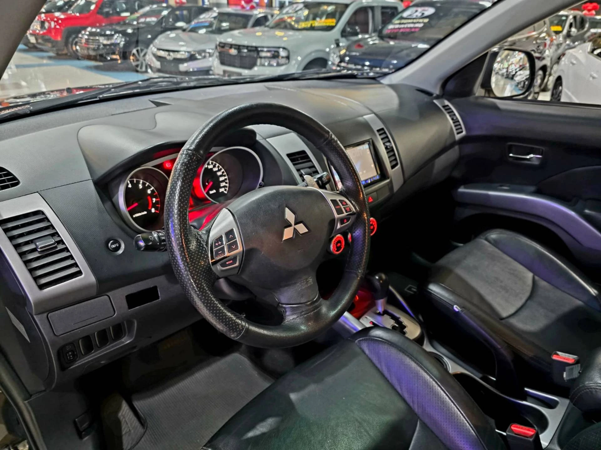 MITSUBISHI OUTLANDER