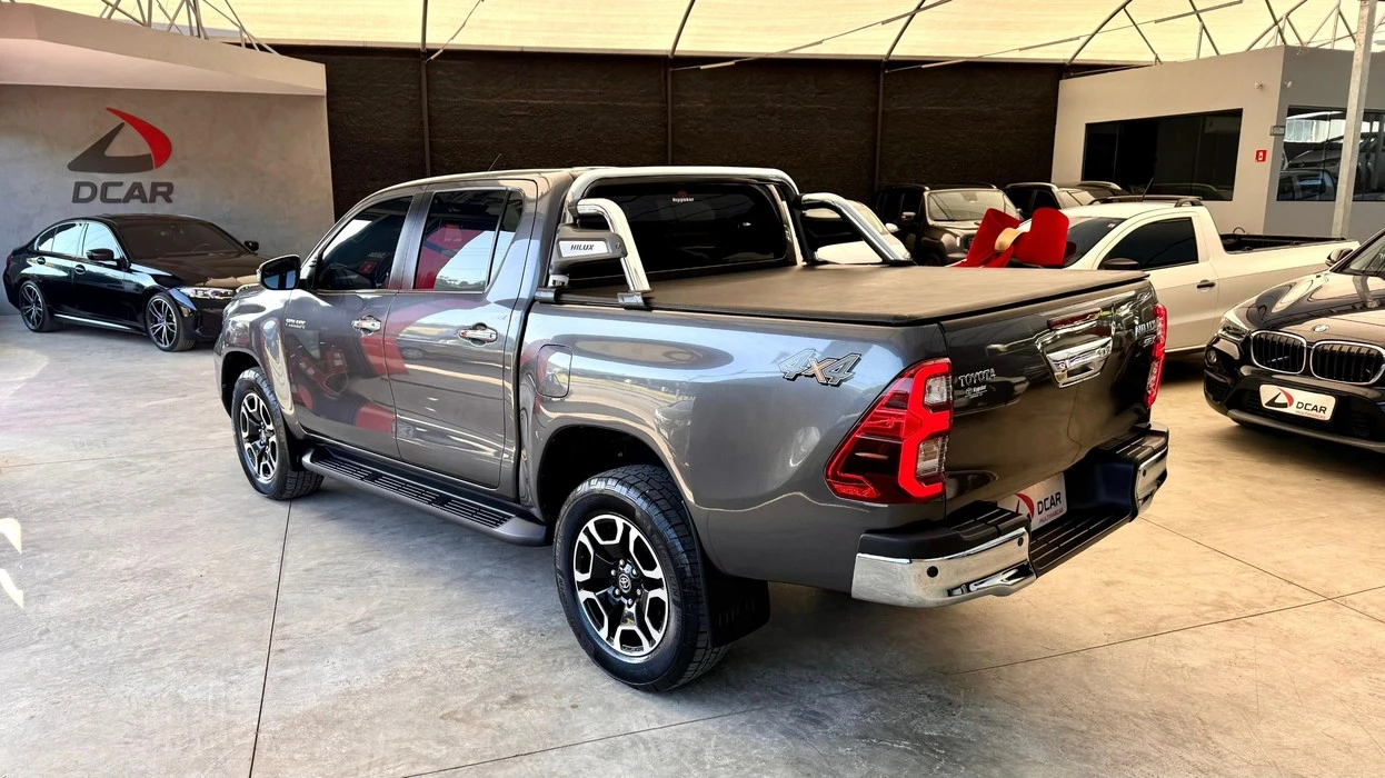TOYOTA HILUX