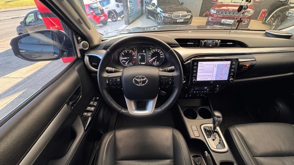 TOYOTA HILUX
