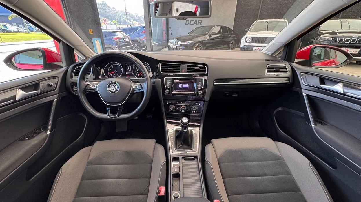 VOLKSWAGEN GOLF