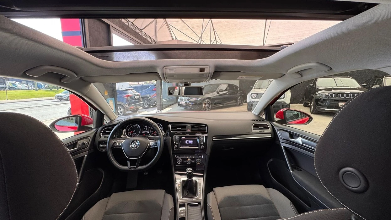 VOLKSWAGEN GOLF