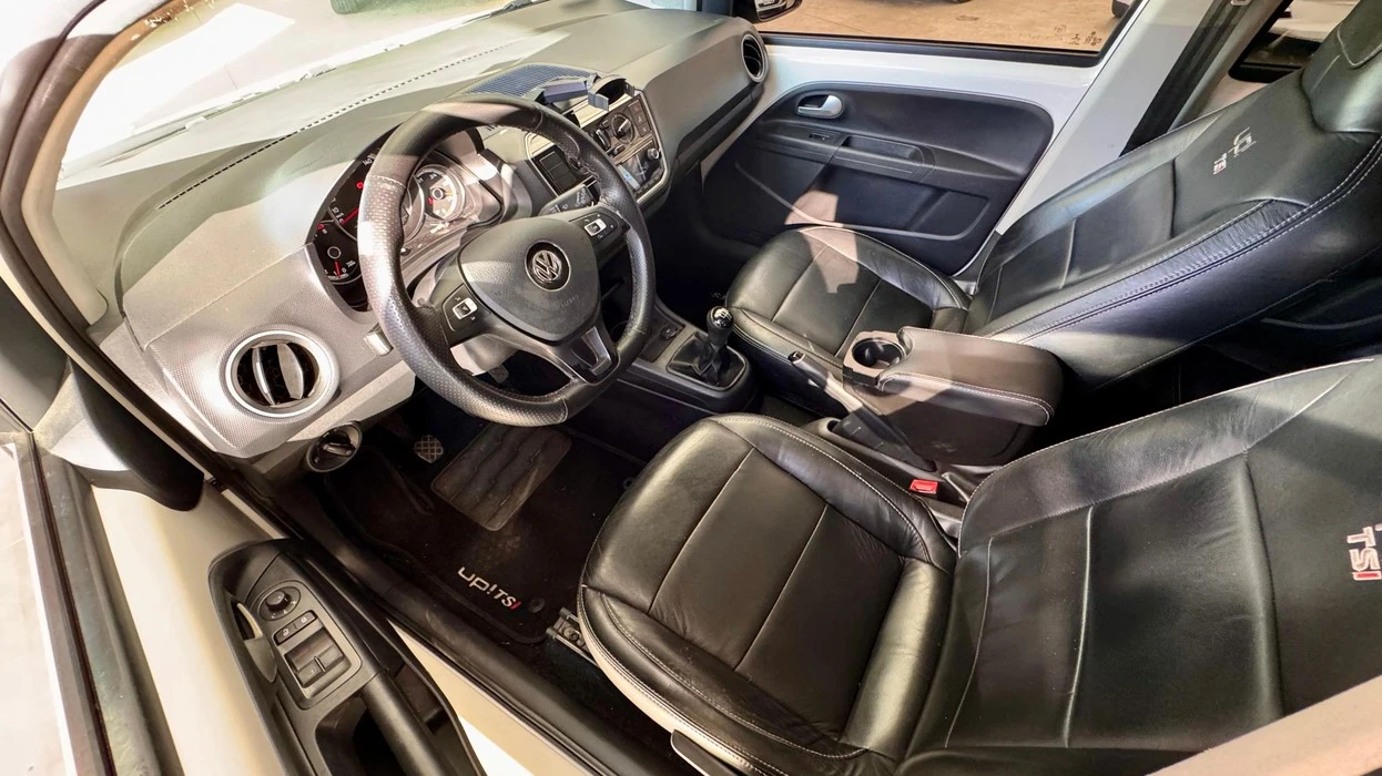 VOLKSWAGEN UP