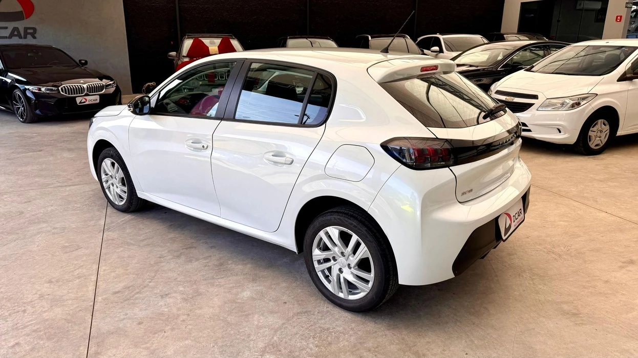 PEUGEOT 208