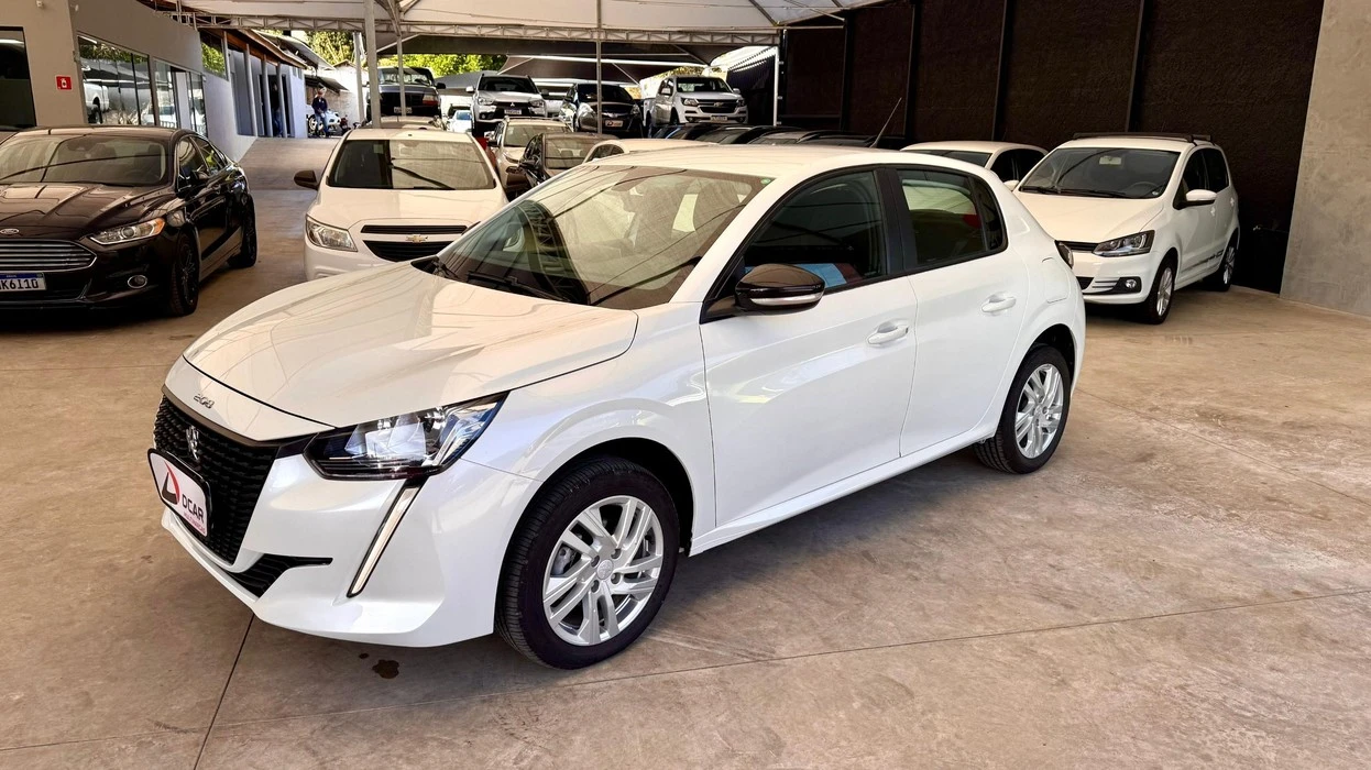 PEUGEOT 208