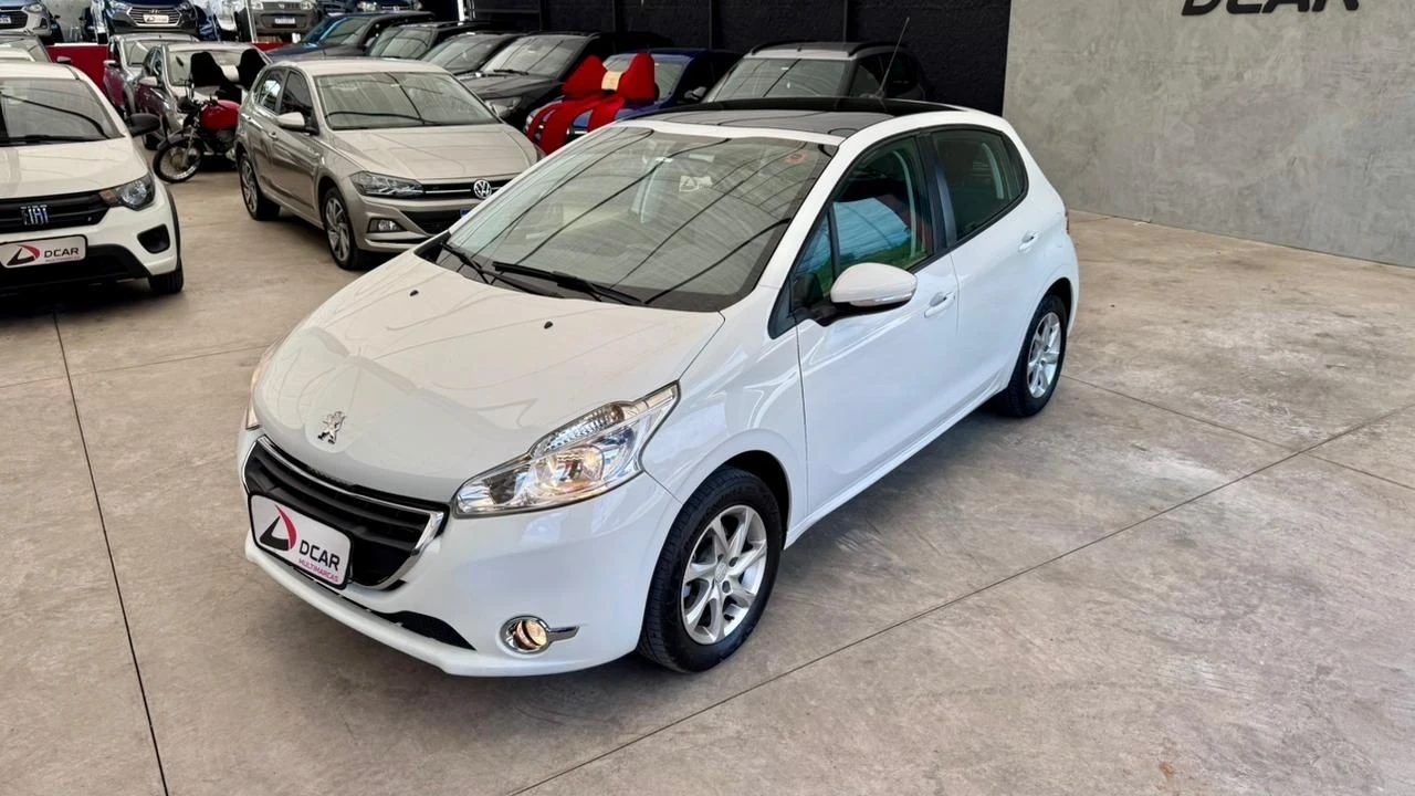 PEUGEOT 208