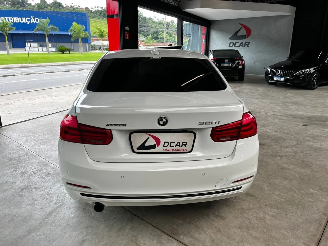 BMW 320i