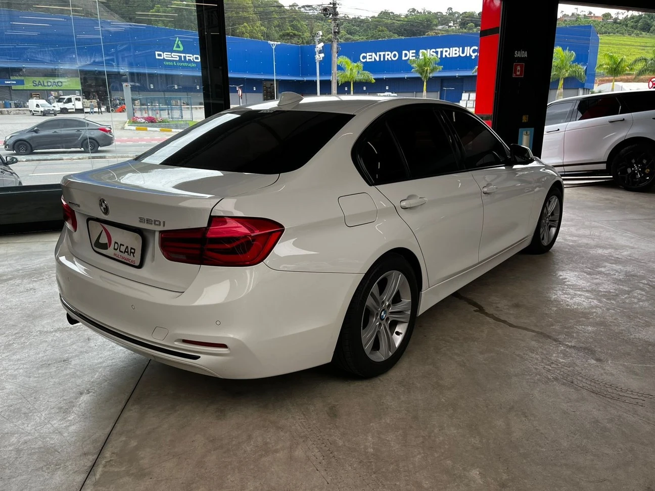 BMW 320i