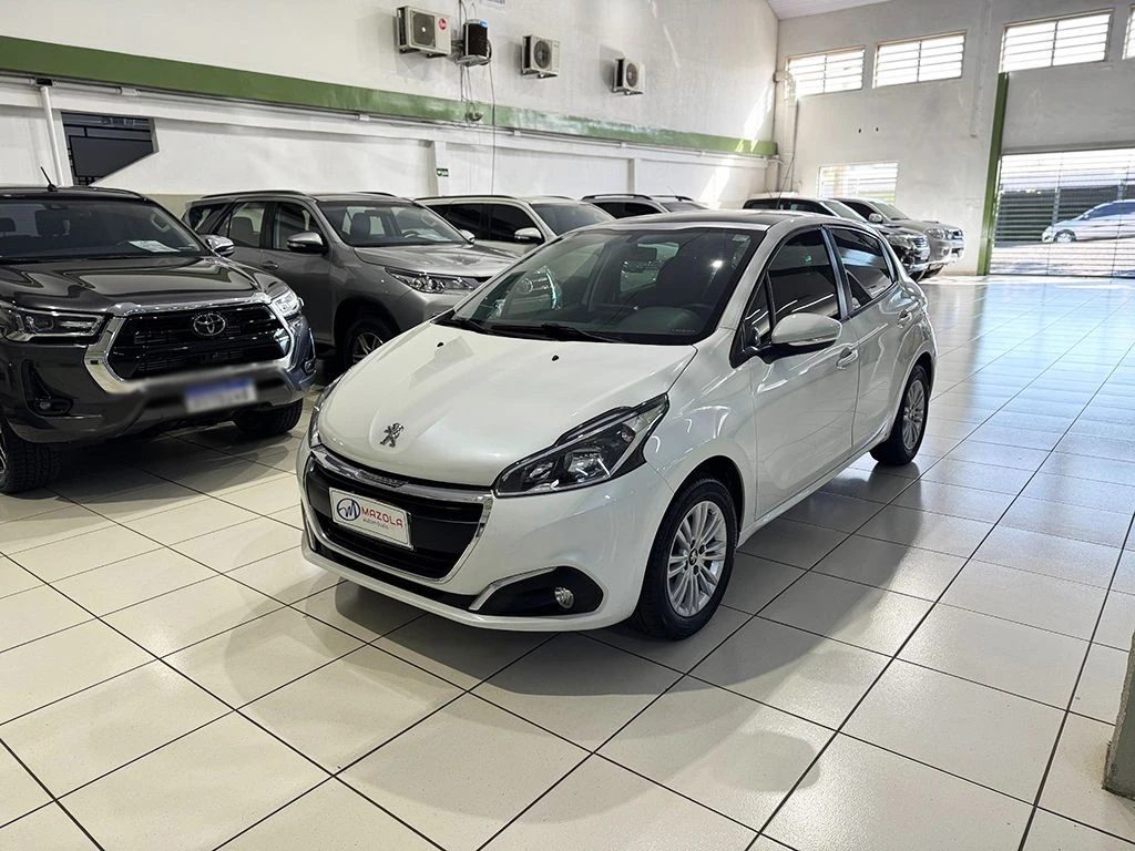 PEUGEOT 208