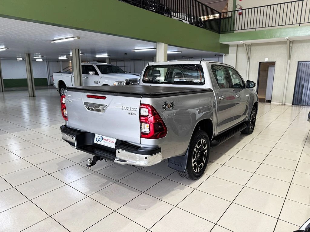 TOYOTA HILUX