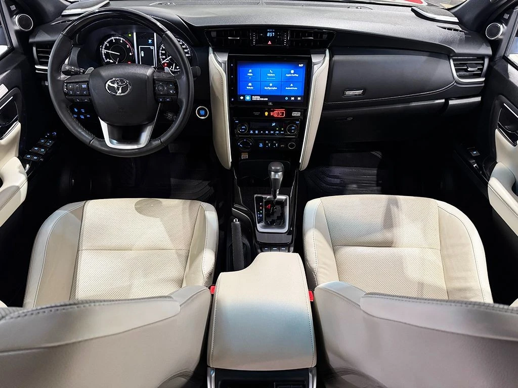 TOYOTA HILUX SW4