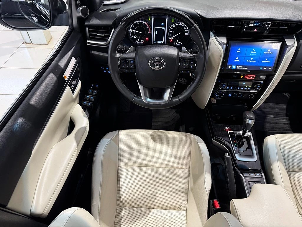 TOYOTA HILUX SW4