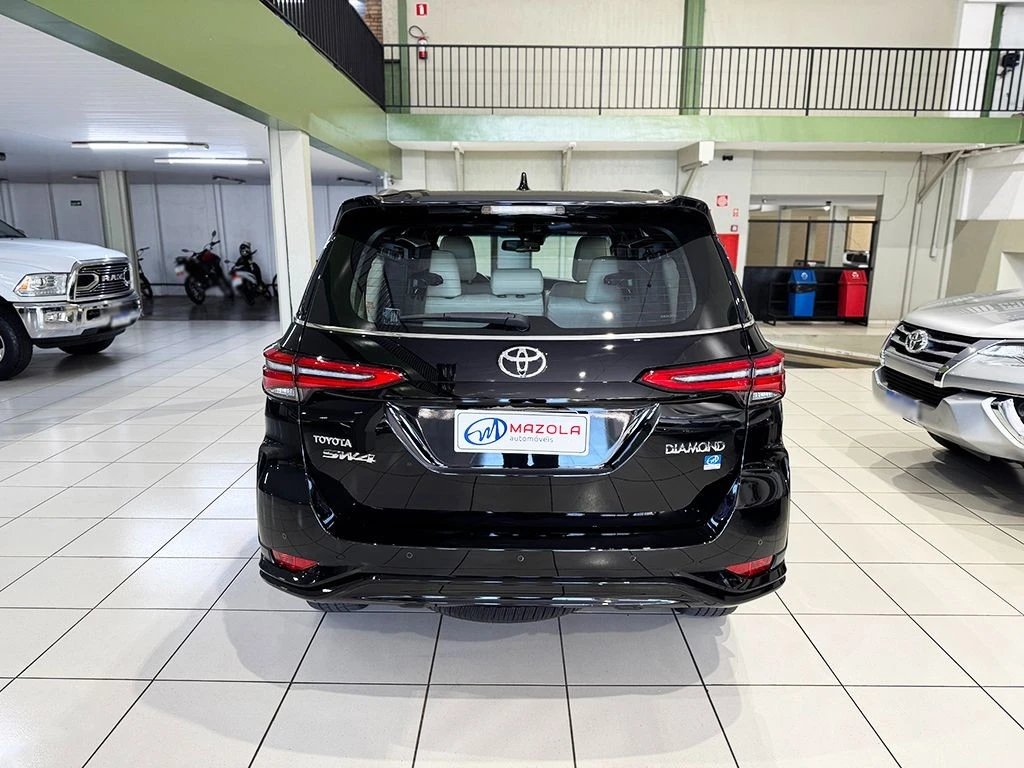 TOYOTA HILUX SW4