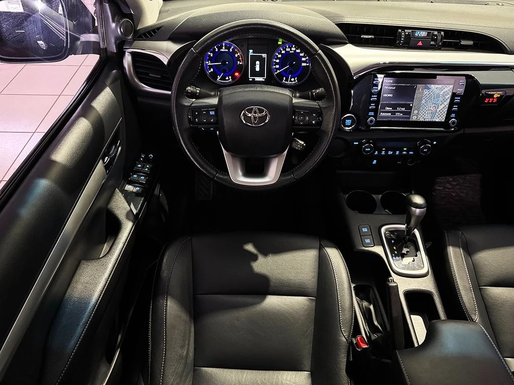 TOYOTA HILUX