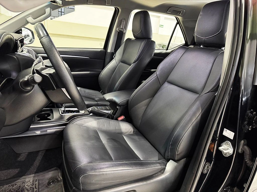 TOYOTA HILUX SW4
