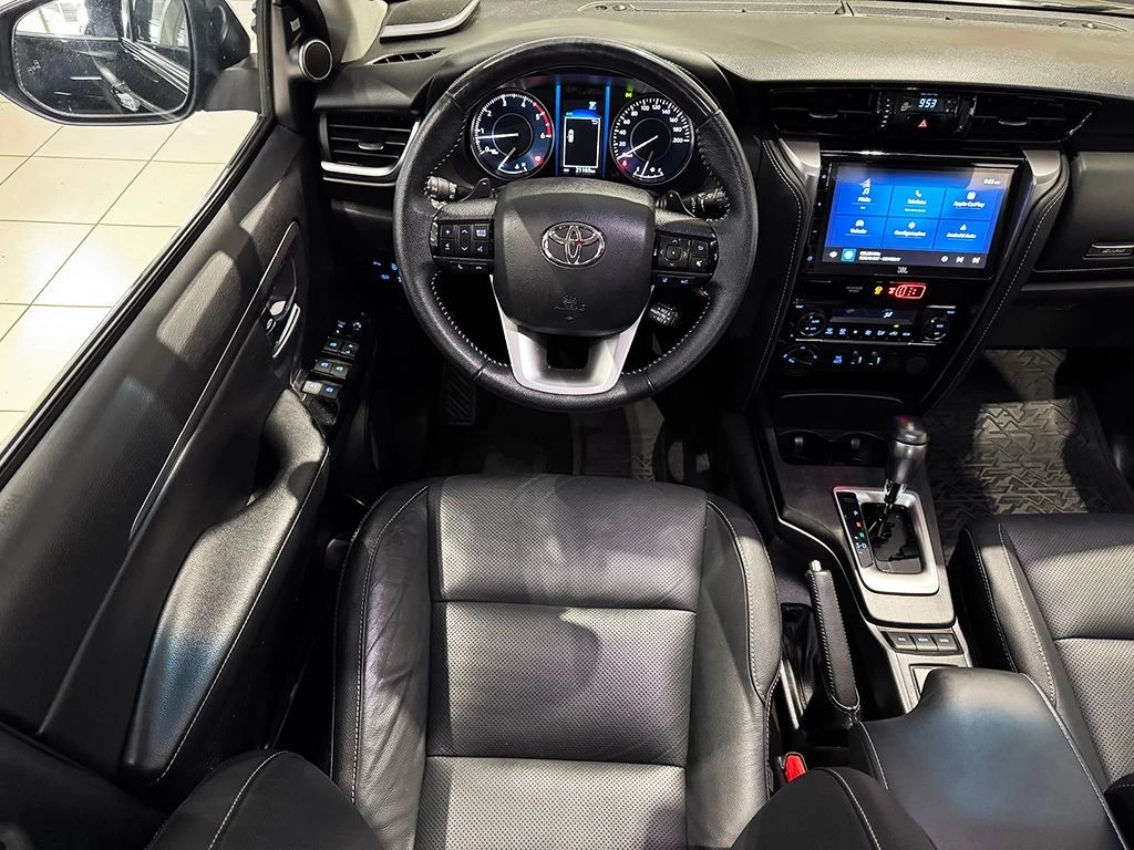 TOYOTA HILUX SW4