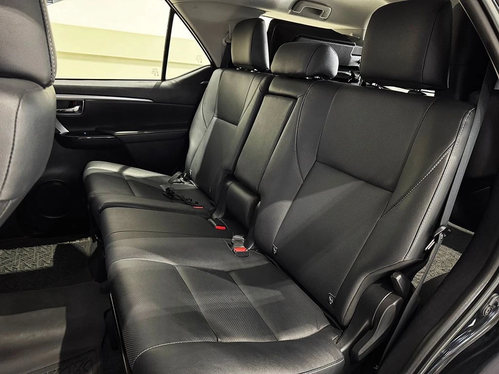 TOYOTA HILUX SW4