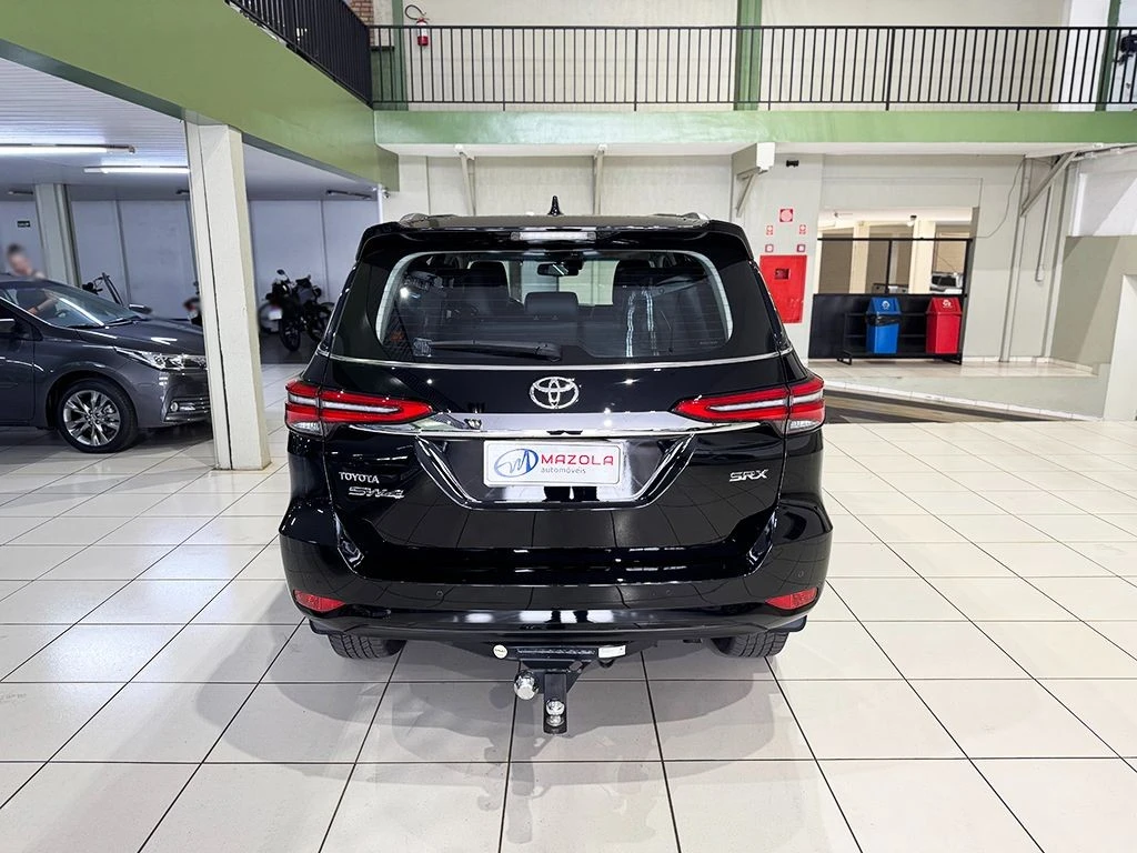 TOYOTA HILUX SW4