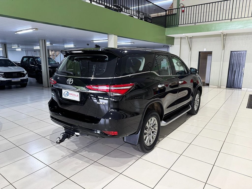 TOYOTA HILUX SW4