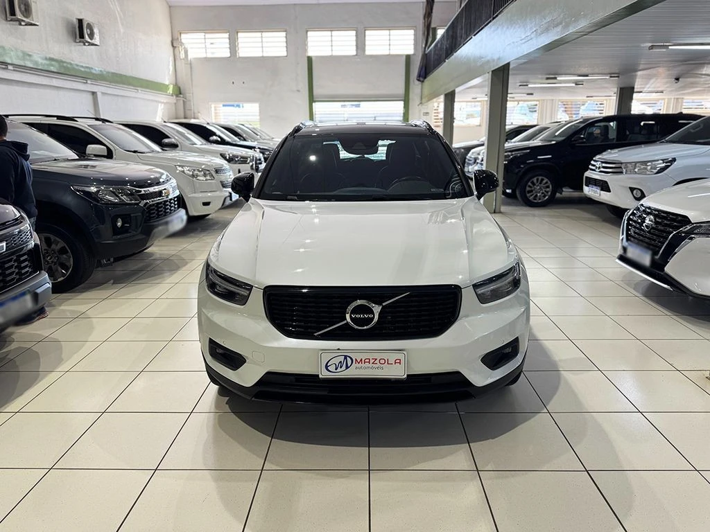 VOLVO XC40