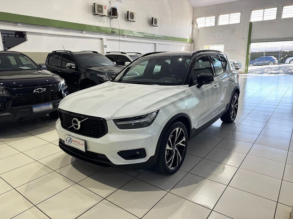 VOLVO XC40