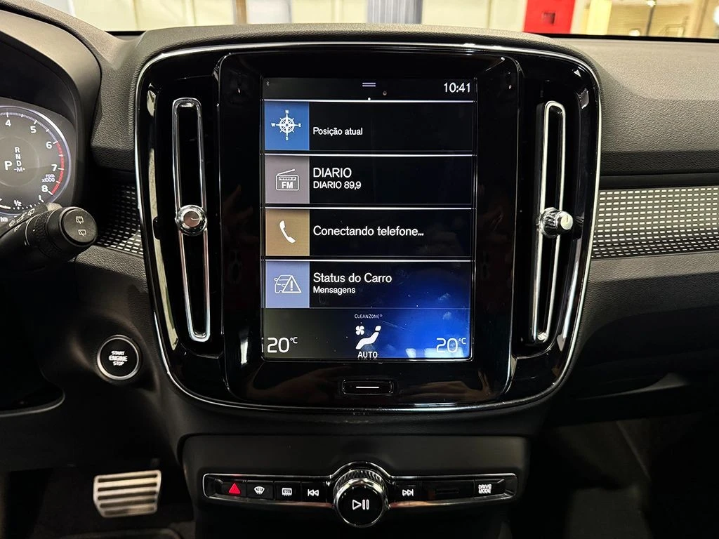 VOLVO XC40