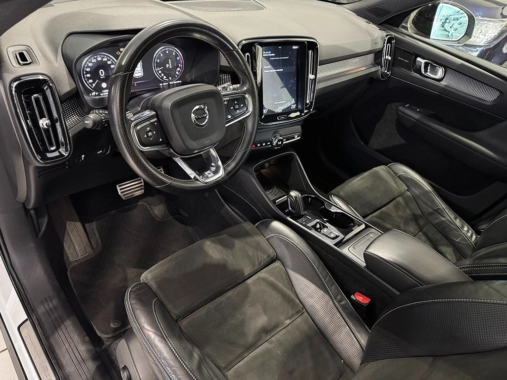 VOLVO XC40